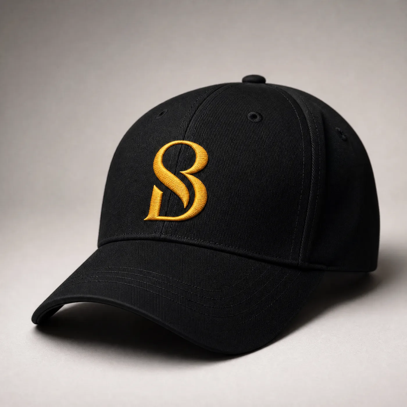 Zwarte cap met geborduurd logo